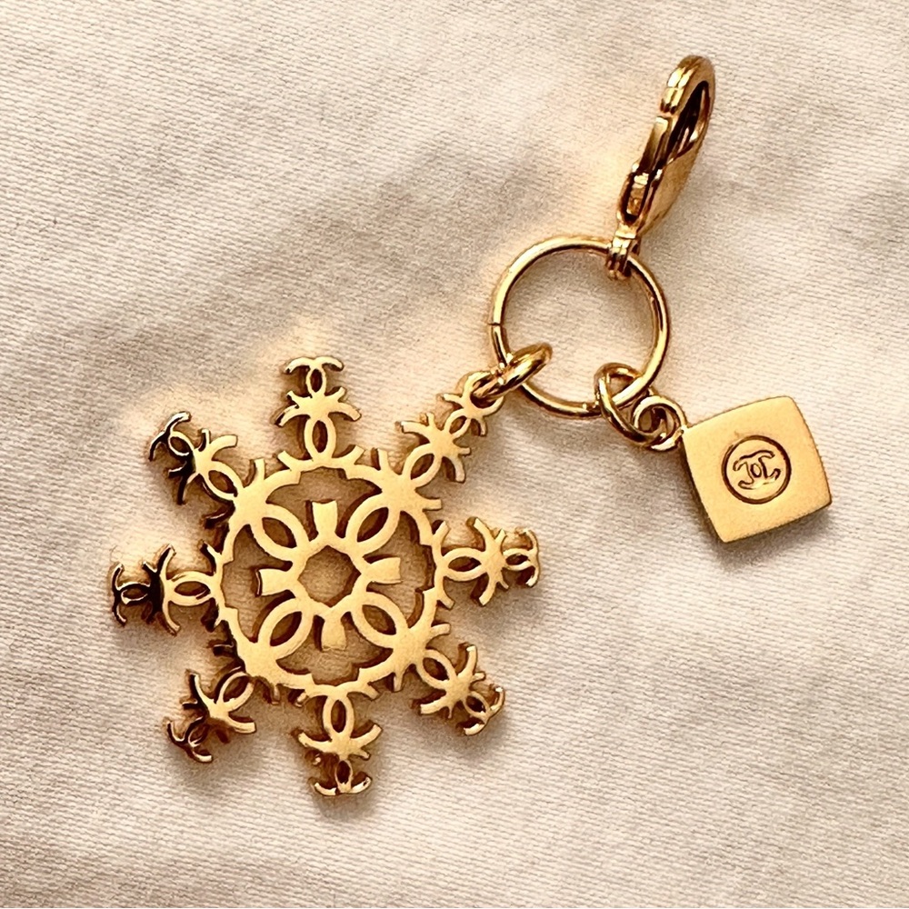 CHANEL New Gold CC Snowflake + mini cc square Charms on Lobster Clasp.